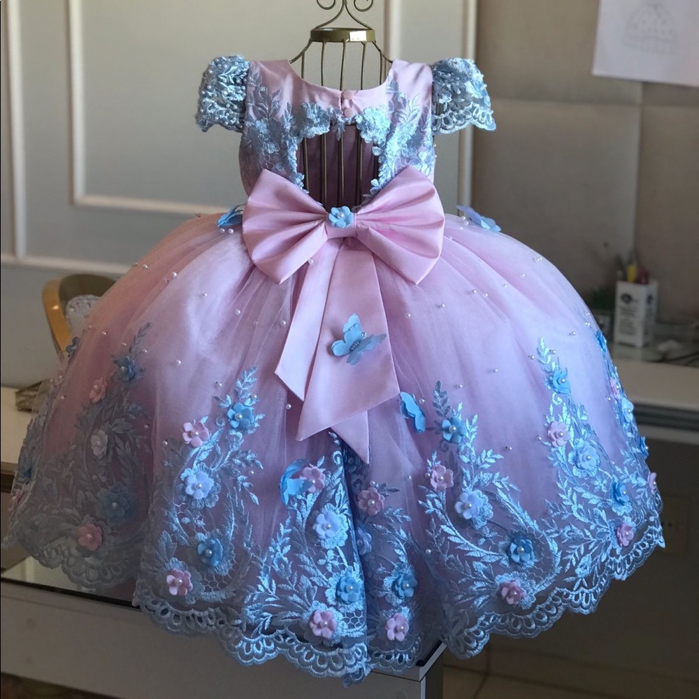 Princes dress - Picture 2 of 3